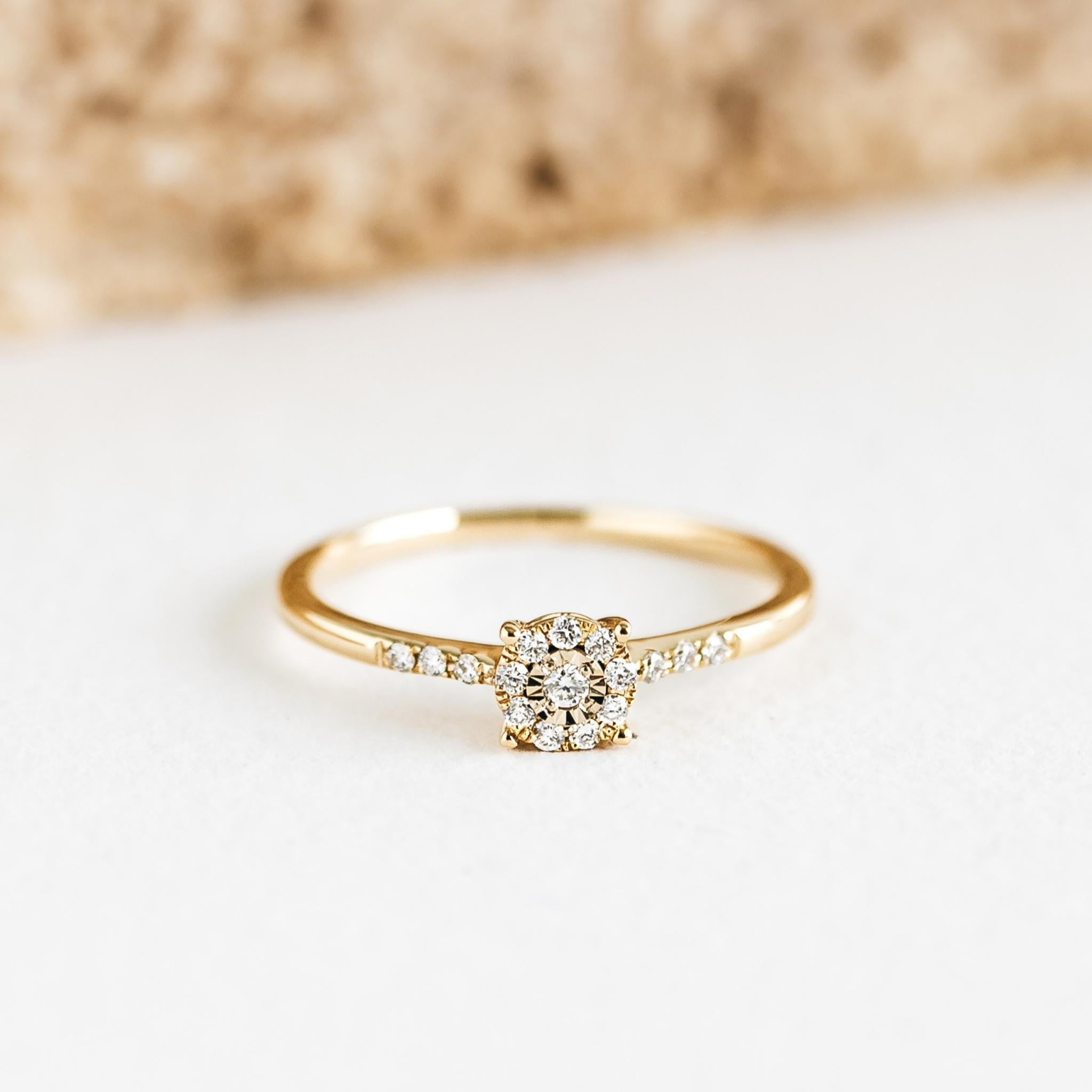 14K Yellow Gold Round Diamond Cluster Ring with Side Stones