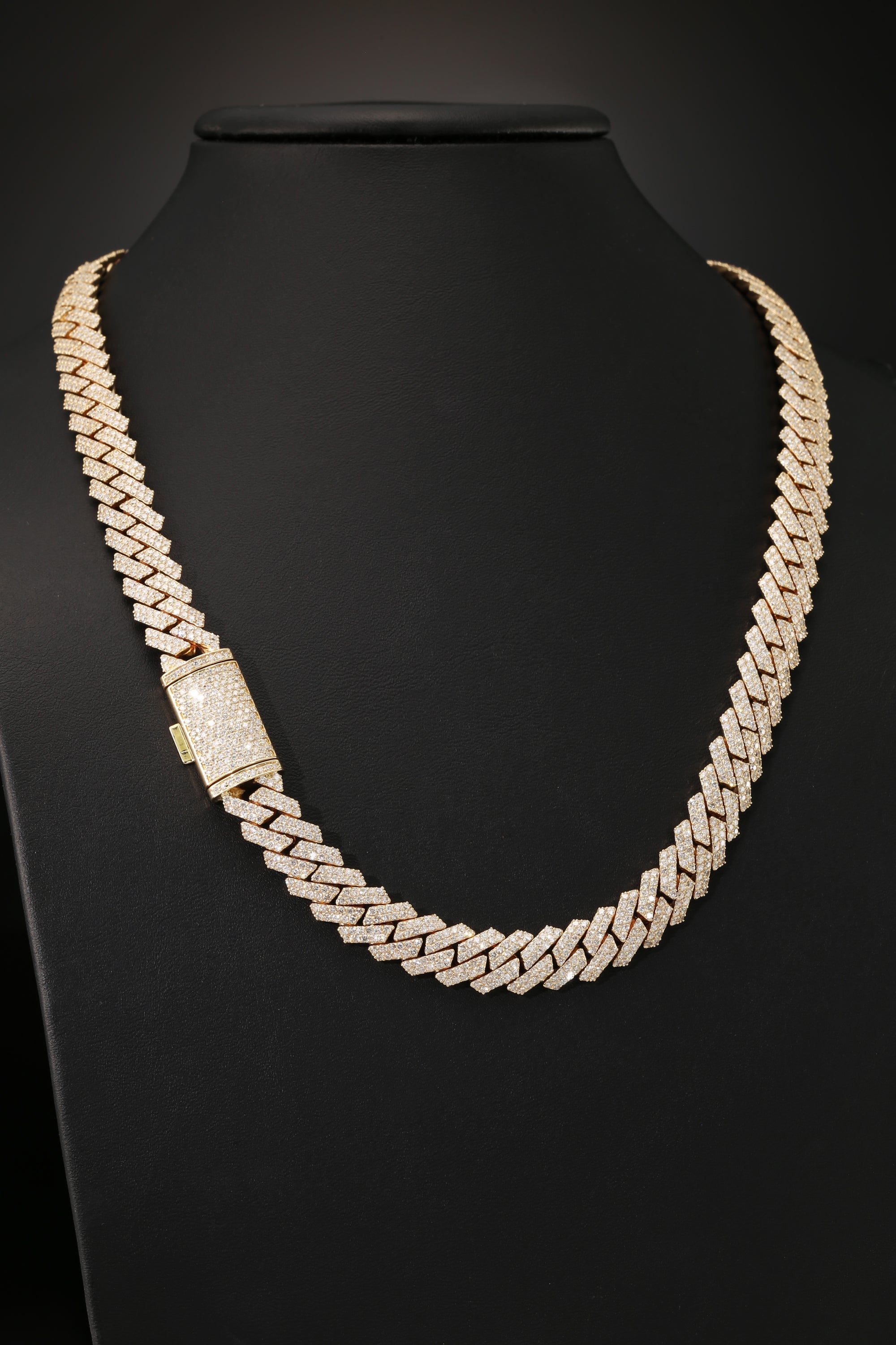 14K Yellow Gold Diamond Miami Cuban Link Chain Necklace. 22