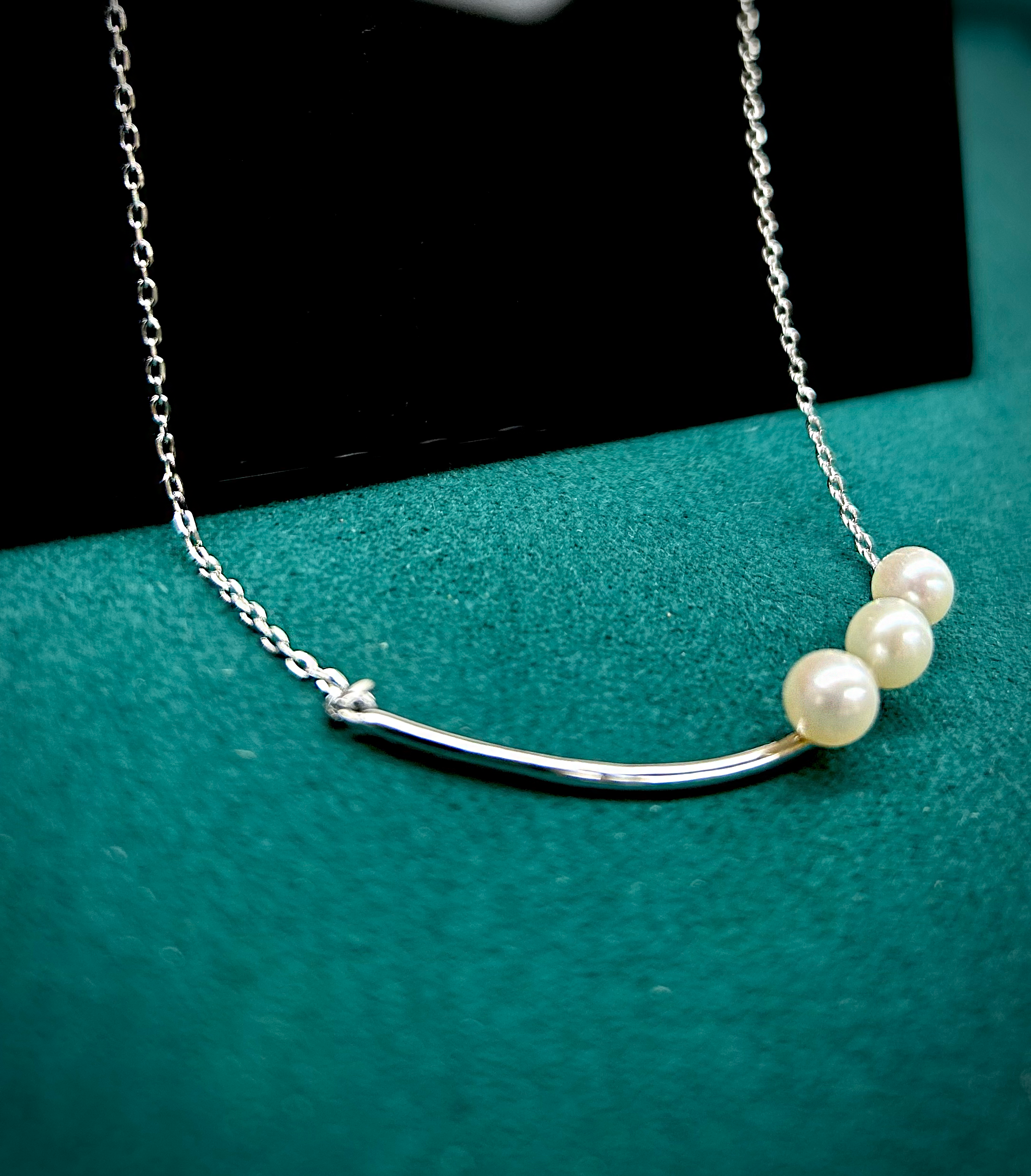 925 Sterling Silver Freshwater Pearl Necklace. 18 inch