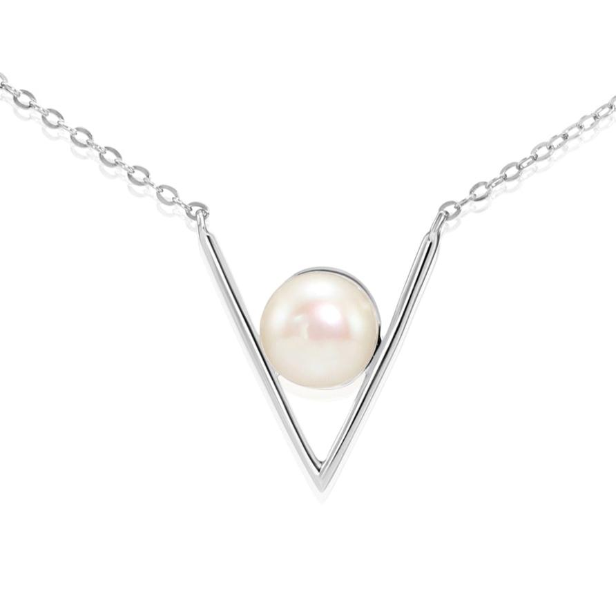 925 Sterling Silver Freshwater Pearl Necklace. Chevron Design. 18 inch